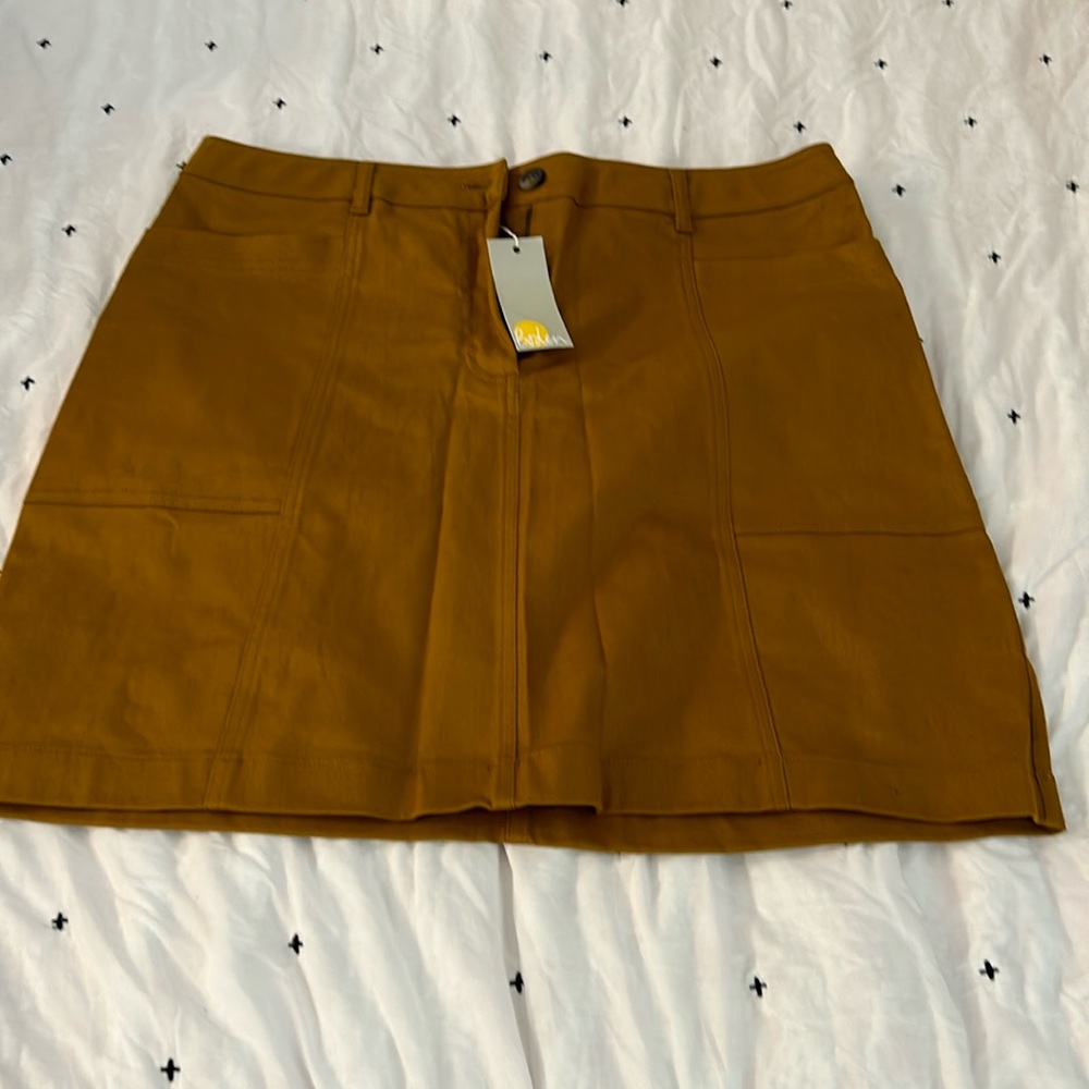 NWT Biden skirt made of a thicker twill
